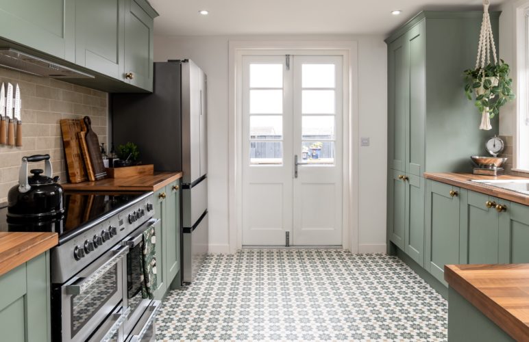 Caledonia Classic Esk Painted Reed Green