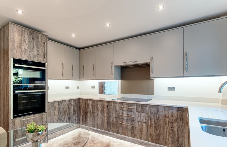 Caledonia Classic Grey Saloon Oak and Pebble Woodgrain