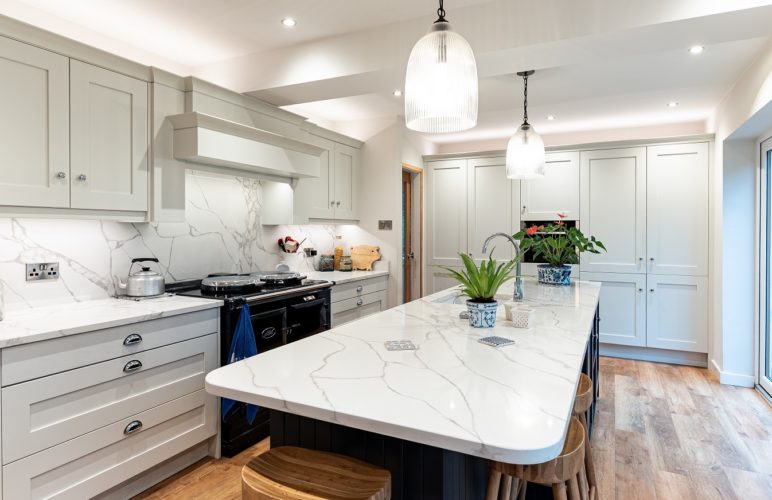 Caledonia Classic Syre Painted Porcelain and Sumburgh Midnight