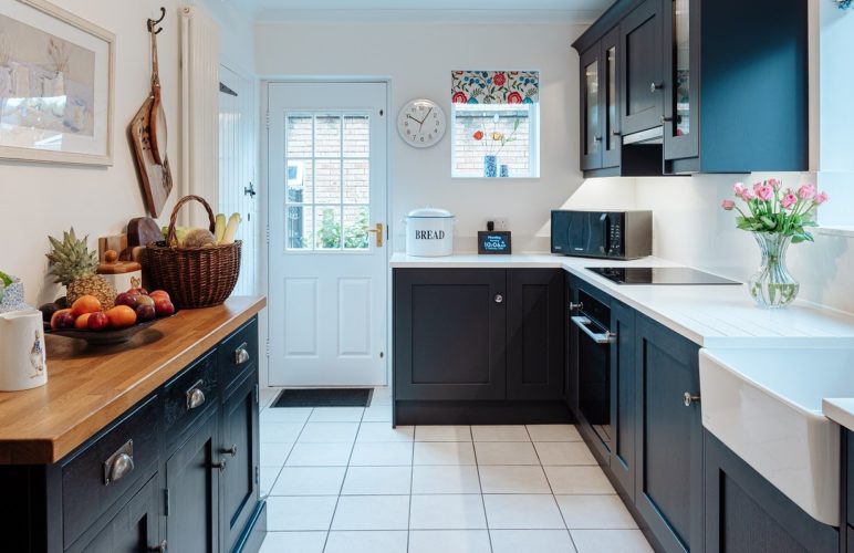 Caledonia Classic Syre Ash Painted Pitch Black