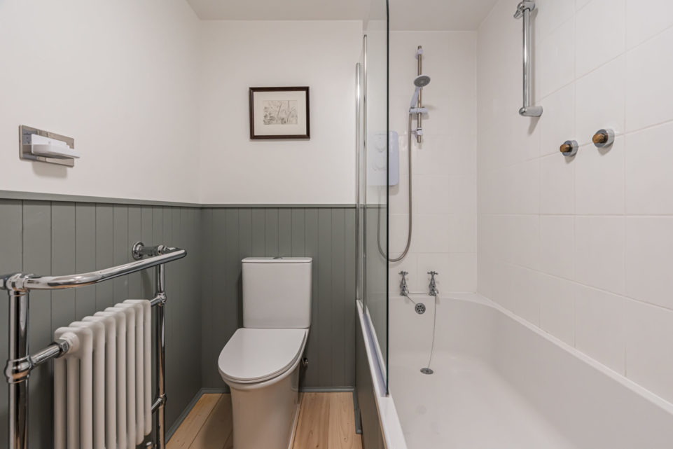 23.2 SS Bathroom 1