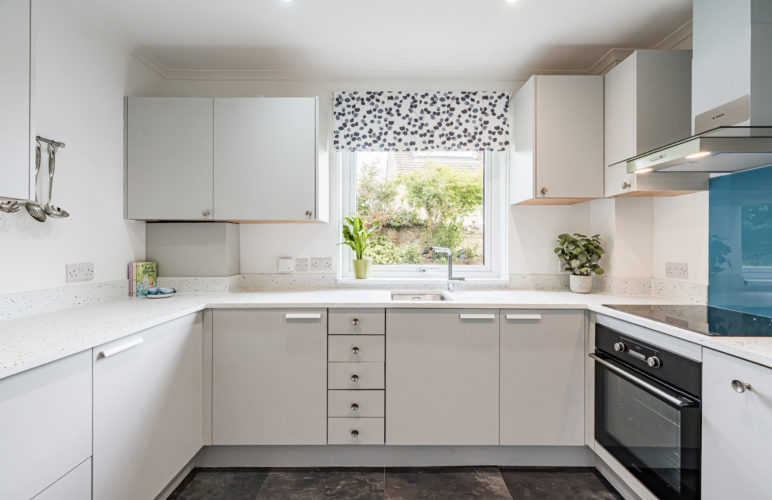Caledonia Melamine Woodgrain Light Grey